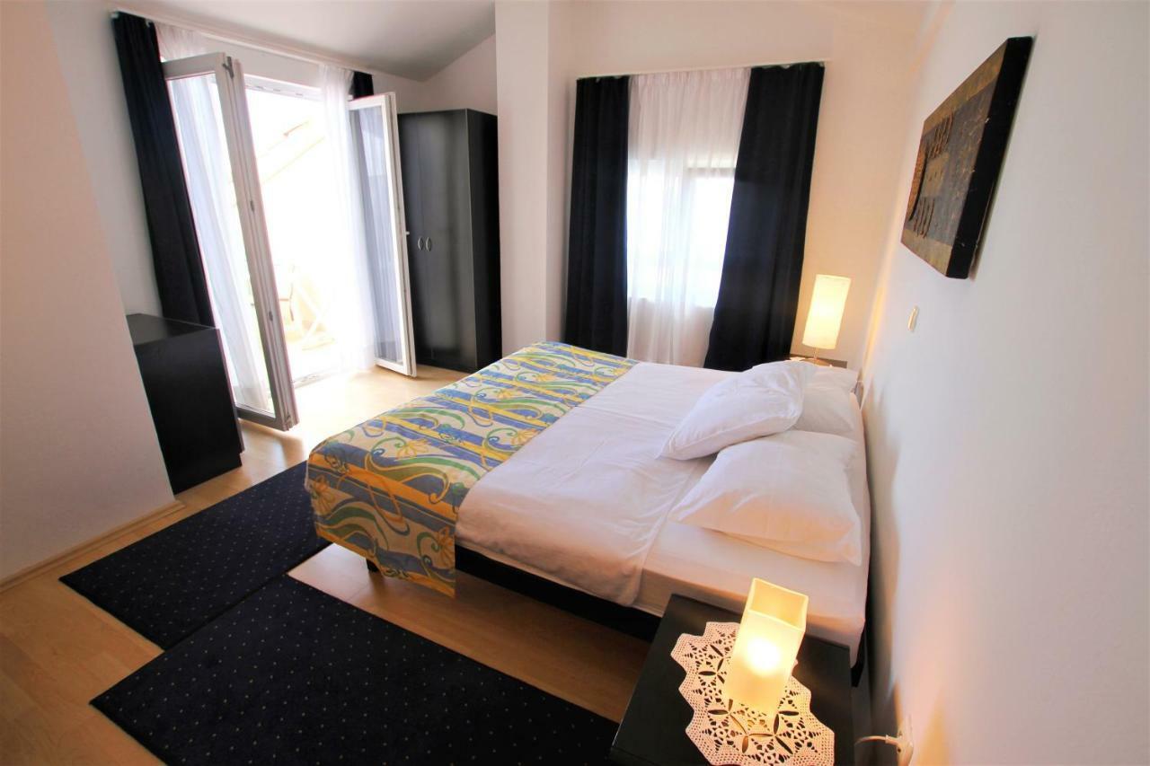 Apartments Macolic Rab Town Buitenkant foto